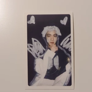 Bts kort - 🌸BTS🌸 Bts lomo card Butter: Jin. I nyskick och superfin, passar till att ha i genomskinliga mobilskal eller som dekoration av ditt val. 20 + frakt💕 Ej pc. Skickar bild innan jag postar.