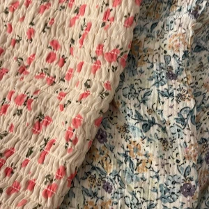 Sommarkjolar☀️🌸 - Sommarkjolar☀️🌸Säljer båda för 50kr en för 30+frakt, den rosablommiga är från bikbok strlk S och sen andra är från pull&bear i S