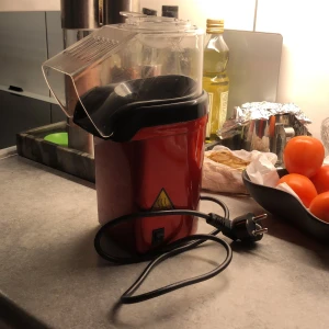 Poccorn maskin  - Jättebra poccorn maskin som är använd 2 gånger och inte längre kommer till användning då jag inte gillar poccorn 