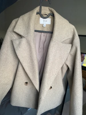 Vila kappa  - Köpt förra året. Säljer då jag köpt en ny. Nopprig men ser fortfarande bra ut. 