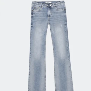 Jeans - Supersnygga nyköpta lågmidjade jeans❤️