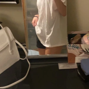 Vit tröja oversized tröja - Vit oversized tröj, bara använd en gång