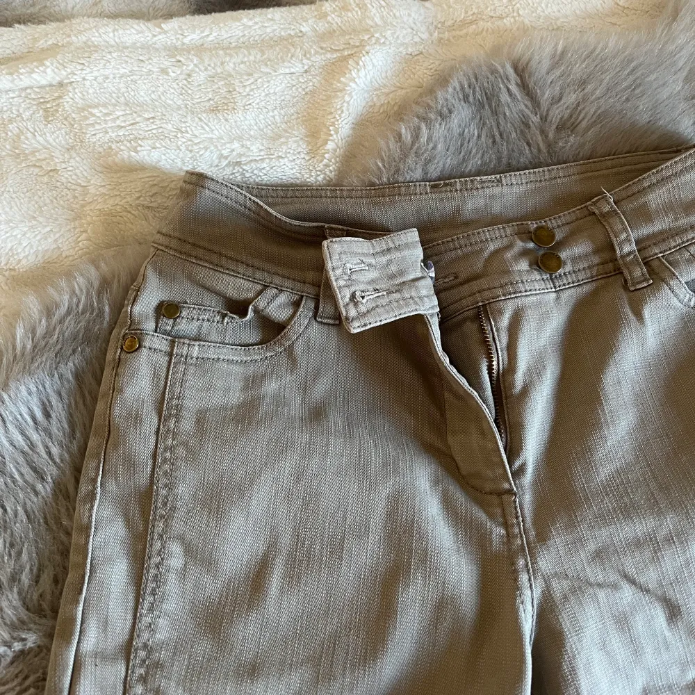 Super duper fina lågmidjade jeans, aldrig använda, 160kr+frakt💗. Jeans & Byxor.