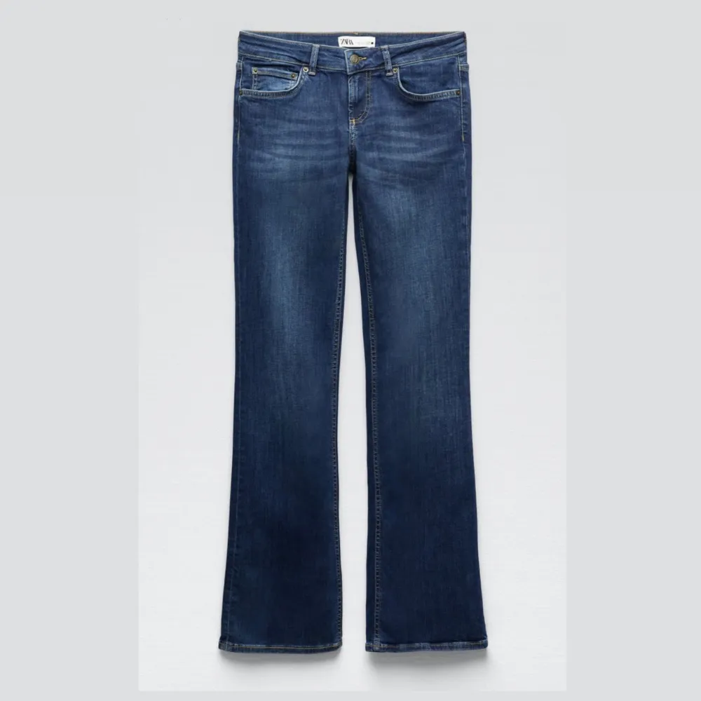 Super snygga Low waist jeans från zara, helt oandvända💓💓. Jeans & Byxor.