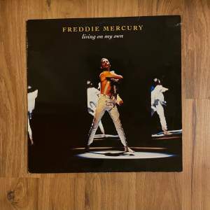 En LP från Freddie Mercury's singel era🤪 aldrig använt själv ⚠️kan inte garantera att den funkar⚠️