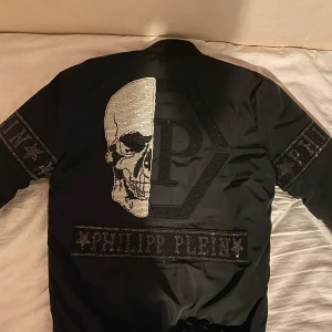 M - PHILIPP PLEIN JACKA priset kan diskuteras 