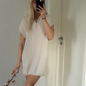 Klänning - Stickad klänning från hm! Superfin till både vardags och fest!