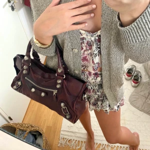 Topp zara  - Topp från zara! Perfekt vid lite festligare tillfällen, men man kan ju även klä ner såklart! 