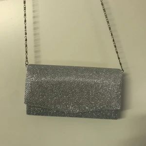 Aftonväska - Vacker glittrig väska. Helt ny aldrig använd. 