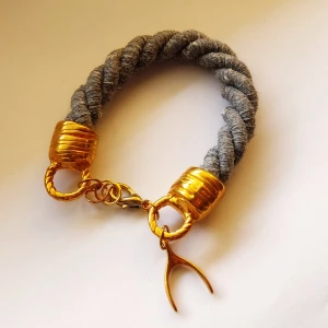 Handgjord armband handmade bracelet  - Handmade bracelet with the lucky element, grey and gold, new, 20-22 cm length 