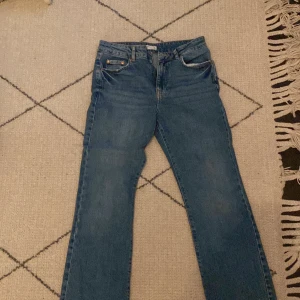 Jeans - Helt nya jeans som jag köpte för ett halv år sedan fast inte alls kommit till användning inte ens någon gång 💓🫶🏼