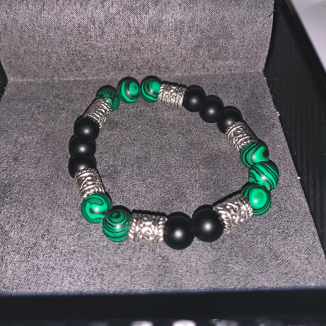 Flefibel Armband med SILVER, samt nåra nåra sköna bollar yä’n