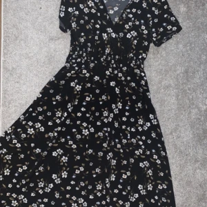 Klänning  - Oanvänd klänning 