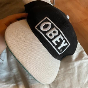Obey keps - Inte min stil, bra kvalite. 