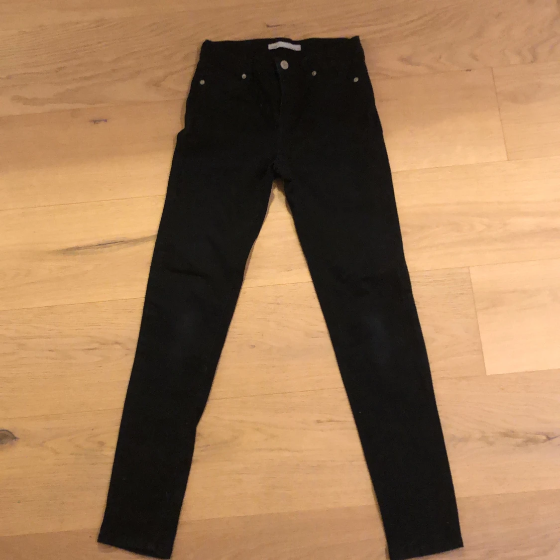 Svarta jeans storlek 32