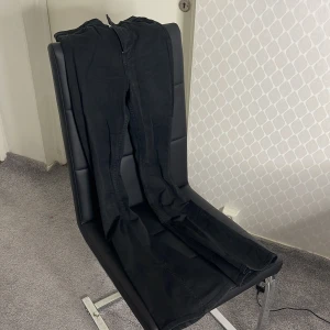 Byxor - Svarta byxor i bra skick