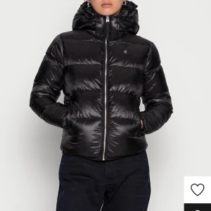 G star raw vinterjacka  - Andvänd under 1 vinter, nypris 1500kr. Inga hål eller defekter. Kan fraktas elelr mötas upp