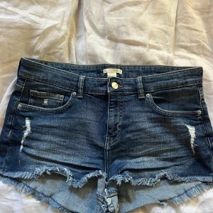 Jeansshorts  - Fina jeansshorts från HM i bra skick 