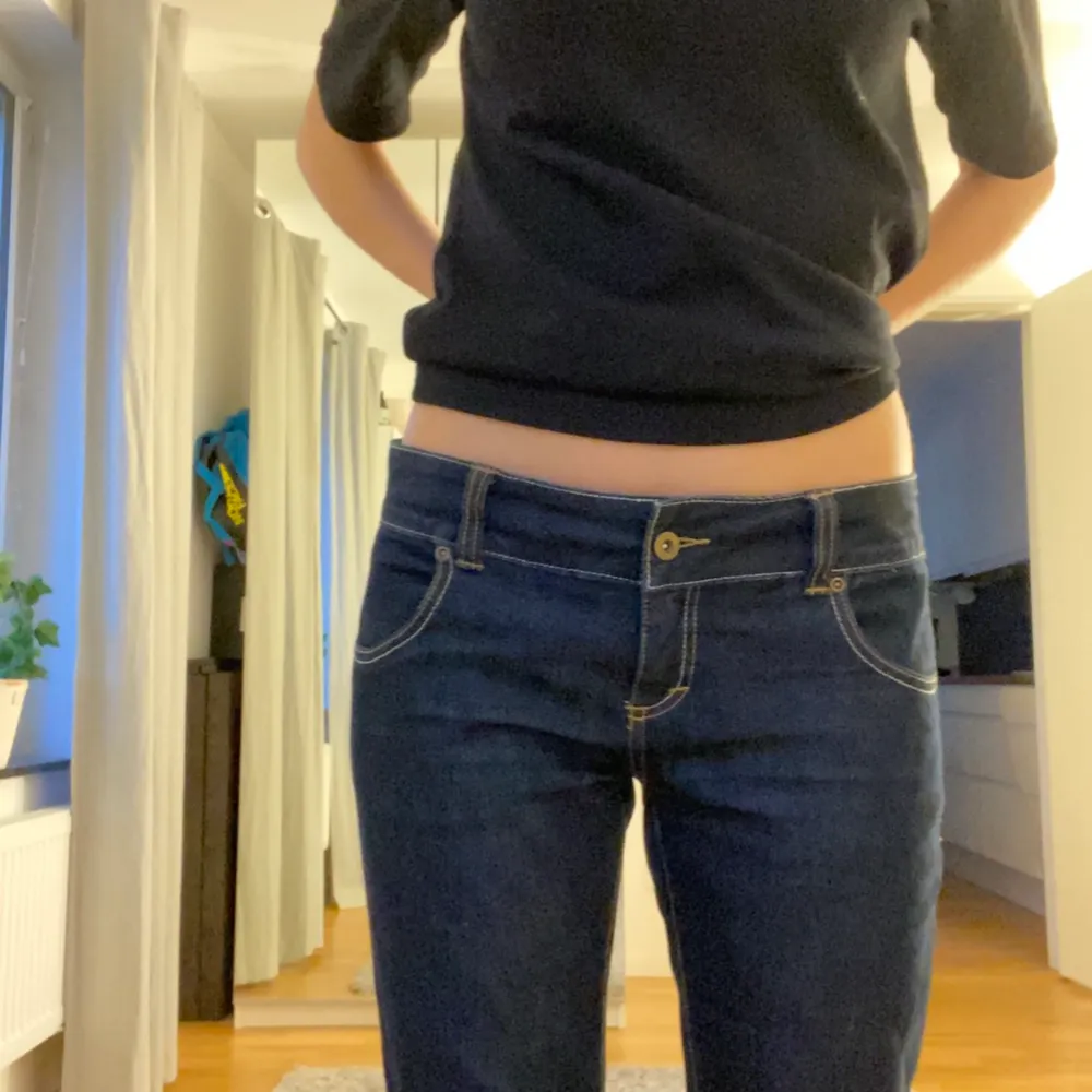 Sjukt snygga lågmidjade jeans!. Jeans & Byxor.