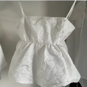 Topp - Skitsnygg topp i strl S!🫶🏼