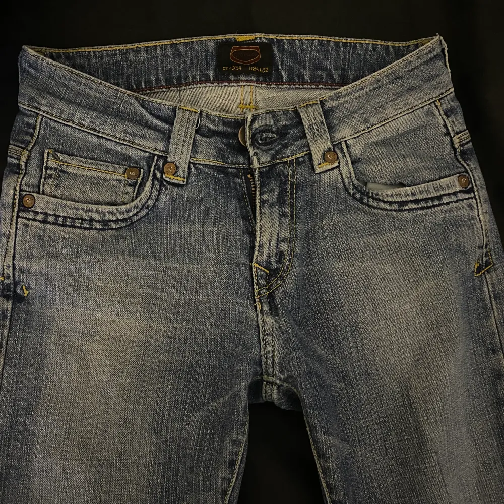 Ett par skit snygga crocker jeans jag köpte på plick för några dagar sen som tyvärr är för små! Inga defekter eller liknande❤️ direktpris 500. Jeans & Byxor.