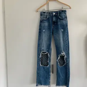 Håliga jeans med nät