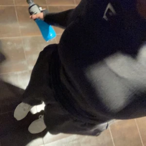 Gymshark-Vital seem less top  - Råkade beställa 2 likadana tröjor av gymshark, har använt den ena ett fåtal gången och jag ÄLSKAR! Denna jag säljer passar storlekarna S/M har även  använt 1 gång så den är helt som ny utan några som helst problem OBS: frakten kostar 25kr 