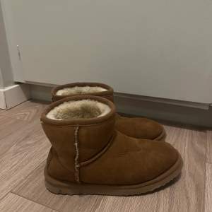 Fake uggs strl 38 säljes. Fint skick