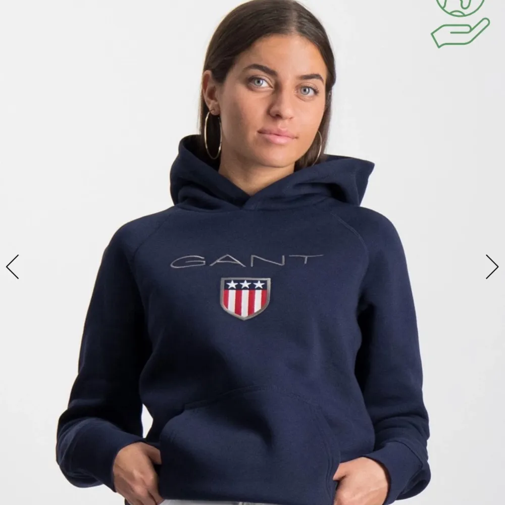 Säljer en blå gant hoodie i storlek S. Fint skick. Hoodies.