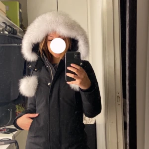 Moose Knuckles jacka  - Storlek XS Köpt för 11.300 kr  Köpt hösten 2020  I fint skick, använd ca 10 gånger 