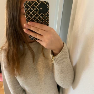 Weekday, tröja, storlek S - En beige fin tröja från weekday, använt fåtal gånger. 