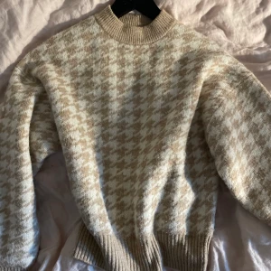 Stickad bas tröja från HM  - Mysig inför hösten och passar till allt 💟