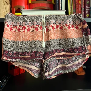Shorts  -  Den är fin i verkligheten och passar perfekt och är väldigt bekväm. 