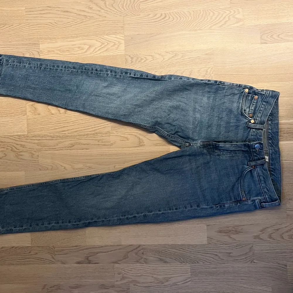 Weekday Esay jeans i storlek 26 30. Jeans & Byxor.