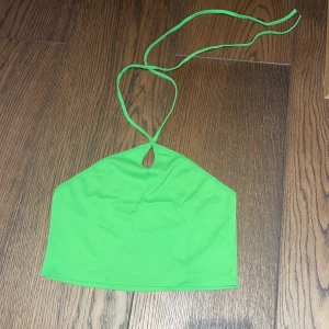 Zara topp - Grön topp från Zara, storlek M, 50kr+frakt 
