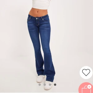 Low waist bootcut jeans - Nyskick endast testade. Skicka meddelande för flera bilder. Nypris 499! Jag säljer för 400 inklusive frakt❤️