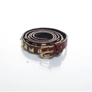 Nit band/ bälte - Bälte som också kan andvändas som nit armband! Lite sliten då den är köpt från sellpy, inte andvänd från min del dock.