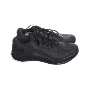 Nya Nike metcon  41  - Snygga slutsålda Metcon 5 AQ1189 011 Black/Black  helsvarta Nike Kostde 1300 inköp  Säljer för 400 :-  Kan skicka  Köparen står för portot   