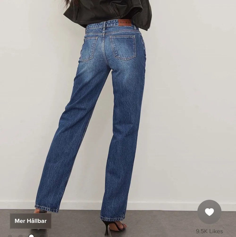 Superfina helt nya lågmidjade jeans från NaKD! För stora för mig och hann inte skicka tillbaka, därav säljer jag. Buda om intresse finns🥰 obs! Fraktpriset är oklart och behöver inte stämma överens med det som är valt. . Jeans & Byxor.