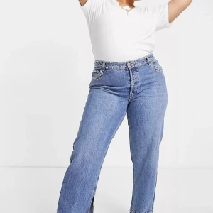 Oanvända straight jeans i 90-tals stil - Blåa 90-tal jeans med raka ben och paljetter - oanvända 