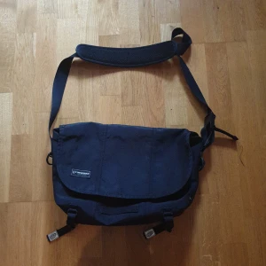 Timbuk2 - Axelremsväska som jag köote från sexondhand men den kommer ej till någon användning.