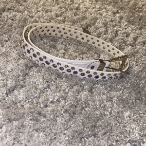 Bälte - Bälte med rhinestones  Nytt aldrig använd! 