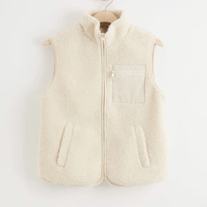 Teddy väst - Säljer min teddyväst från Lindex knappt använd som ny. (Lånade bilder)