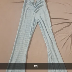 Leggins,body o blus - 20 kr styck, storlek står i bilderna. Tar swish elr kontant. Kan skicka men då betalar köparen för frakt. Kan även mötas upp i centrala gbg elr hisingen.