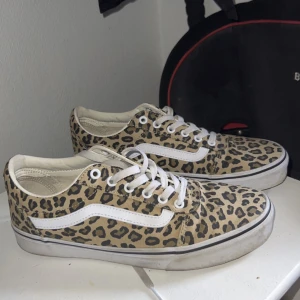 Vans - Snygga leopard skor 
