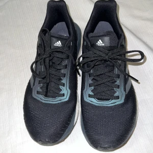Adidas sneaker - Adidas Sneaker Boost. Storlek: 37.5 