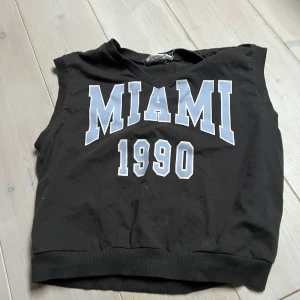 En fin Kappahl tröja  - Hej jag säljer en Kappahl tröja för 35kr I storlek 146/162.