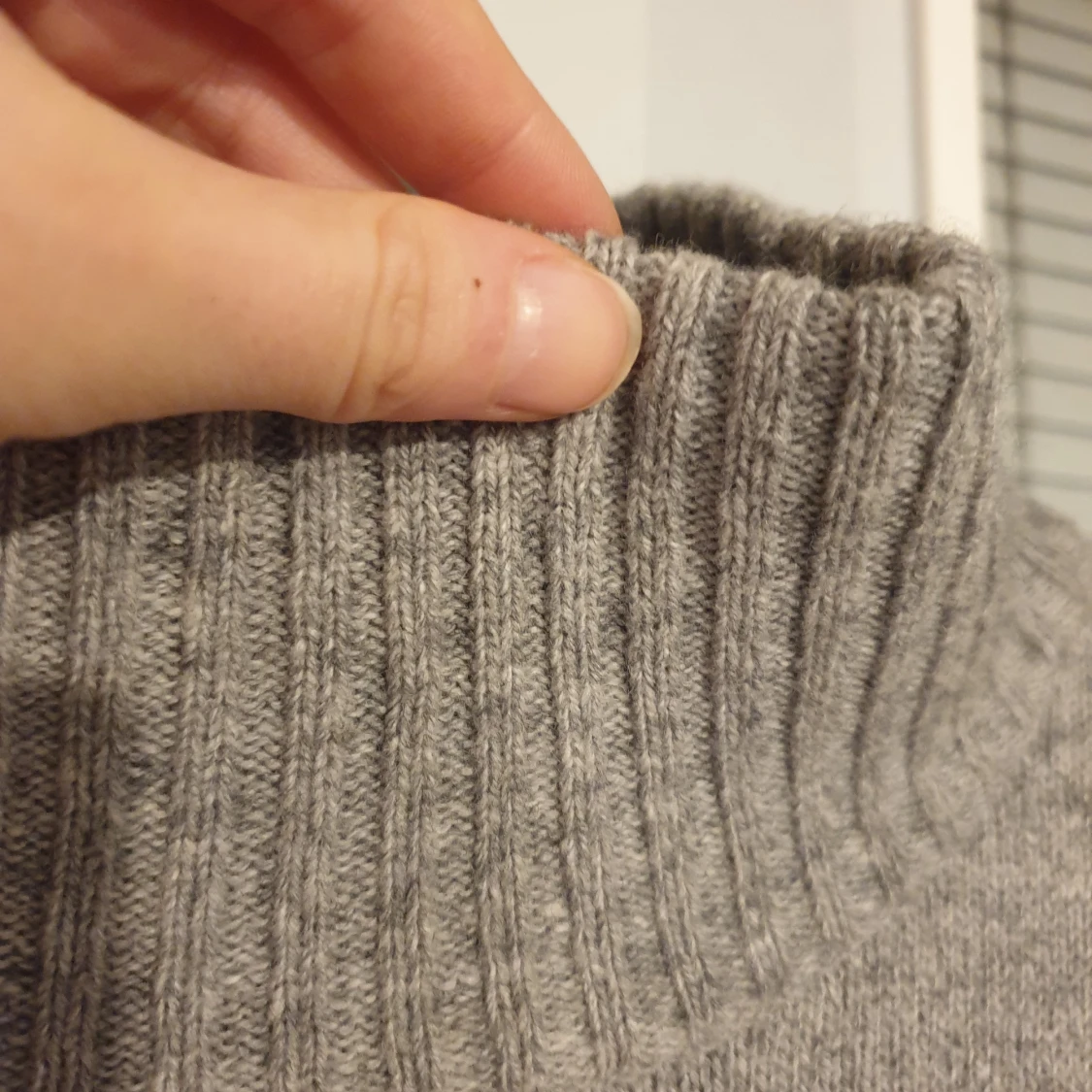 Stickad tröja med ull  - 90