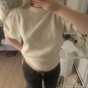 Hm stickad tröja  - Skön och inte stickig tröja från hm! Super bra skick inte nopprig!