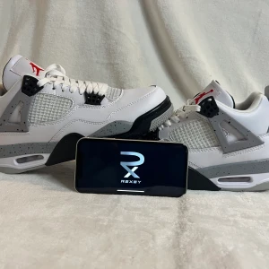 White cement  - Äkta med kvitto , kolla gärna våran instagram sida @rexey.kickz